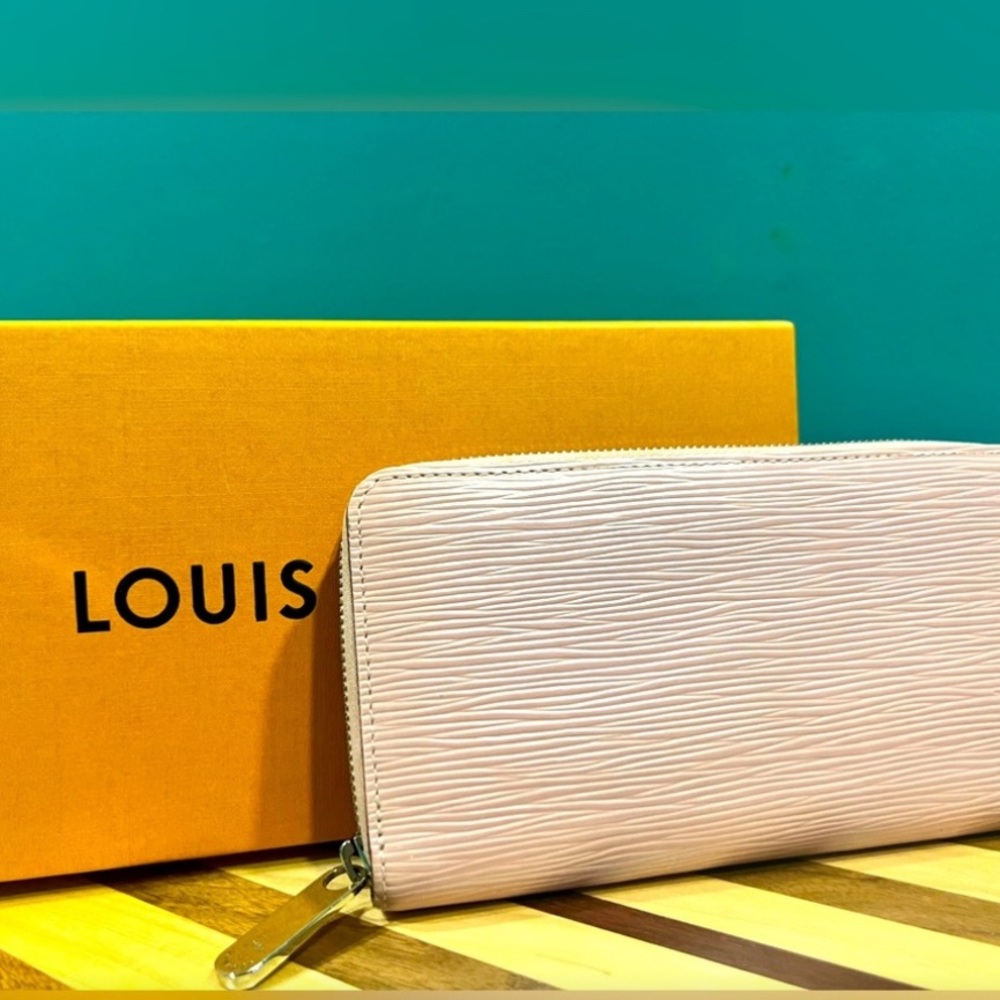 Louis Vuitton Pink Epi Zippy Wallet with COA and Box EUC. Just beautiful